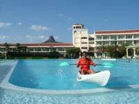 福華渡假飯店-泳池獨木舟