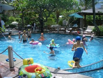 椰林冷泉游泳池